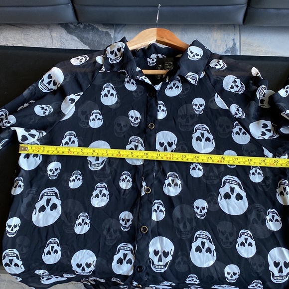 OCTOBER IS COMING Skull Motif “Fun and Flirt” Sheer High/Low Blouse Size Large - Picture 6 of 10